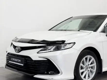 Toyota Camry 2021 года за 13 390 000 тг. в Астана – фото 21