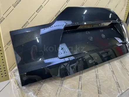 Накладка крышки багажника Lexus Lx600/500d 2021-26 за 1 000 тг. в Алматы – фото 2