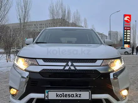 Mitsubishi Outlander 2022 годаүшін11 950 000 тг. в Астана – фото 2