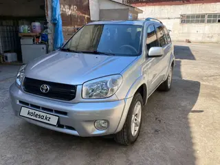 Toyota RAV4, 2004