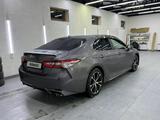 Toyota Camry 2019 года за 9 700 000 тг. в Алматы – фото 3