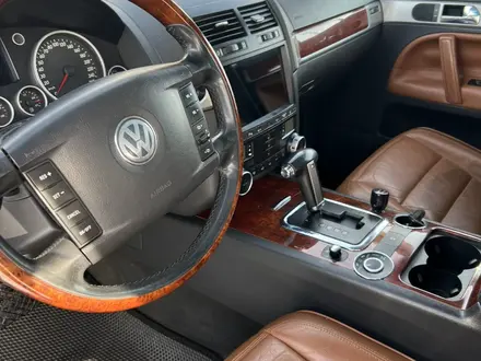 Volkswagen Touareg 2006 года за 6 000 000 тг. в Караганда – фото 8