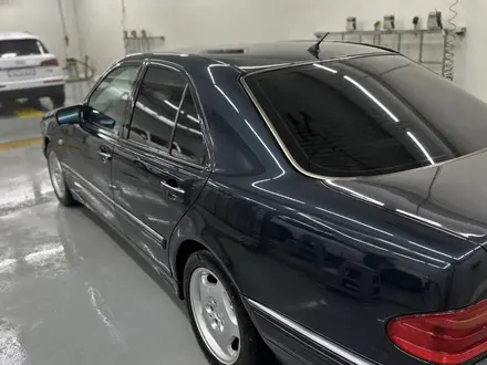 Mercedes-Benz E 280 2000 года за 4 800 000 тг. в Караганда – фото 2