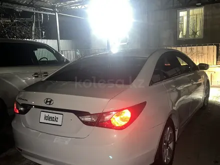 Hyundai Sonata 2013 года за 3 000 000 тг. в Алматы – фото 15