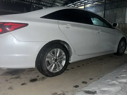 Hyundai Sonata 2013 года за 3 000 000 тг. в Алматы – фото 11