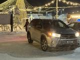 Toyota Highlander 2018 года за 14 000 000 тг. в Актобе – фото 3