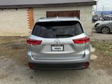 Toyota Highlander 2018 года за 14 000 000 тг. в Актобе – фото 4