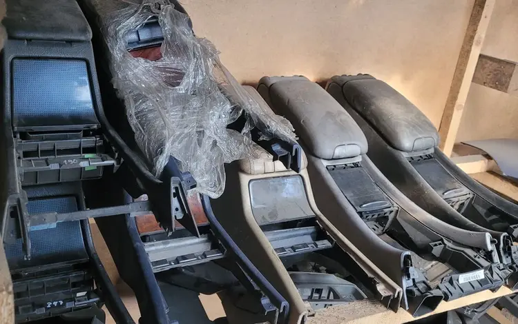 Подлокотник на w 203 за 15 000 тг. в Алматы