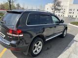 Volkswagen Touareg 2007 года за 5 000 000 тг. в Алматы – фото 4