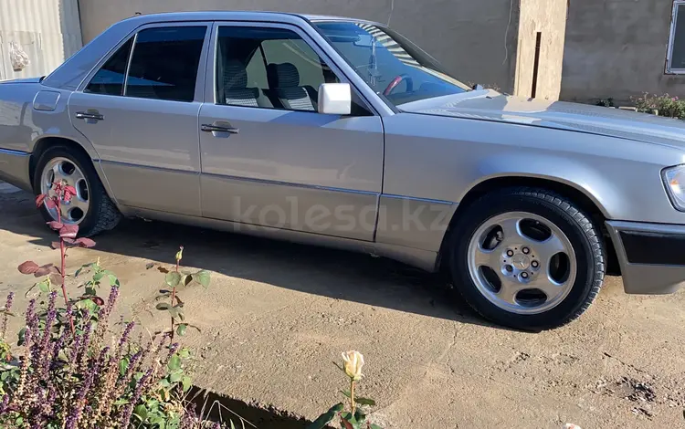 Mercedes-Benz E 230 1990 года за 2 200 000 тг. в Шымкент