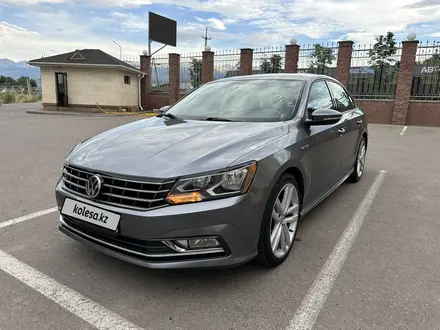 Volkswagen Passat 2018 года за 9 500 000 тг. в Алматы – фото 4