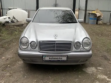Mercedes-Benz E 55 AMG 1998 года за 4 000 000 тг. в Алматы – фото 2
