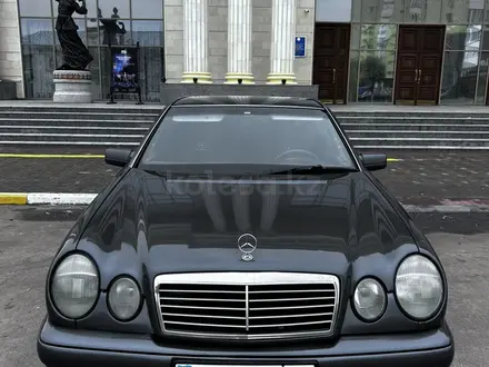 Mercedes-Benz E 230 1996 года за 2 750 000 тг. в Петропавловск – фото 2