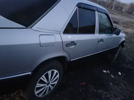 Mercedes-Benz E 200 1992 года за 900 000 тг. в Тобыл – фото 10