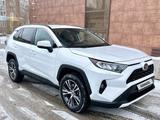 Toyota RAV4 2020 года за 13 000 000 тг. в Астана – фото 2