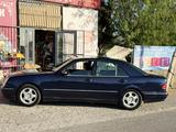 Mercedes-Benz E 280 1999 года за 2 700 000 тг. в Тараз – фото 2