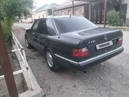 Mercedes-Benz E 200 1992 года за 1 650 000 тг. в Шымкент – фото 7