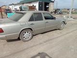 Mercedes-Benz E 260 1992 года за 800 000 тг. в Усть-Каменогорск – фото 4