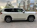 Toyota Land Cruiser 2023 года за 57 200 000 тг. в Алматы – фото 5