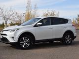 Toyota RAV4 2017 года за 12 000 000 тг. в Астана – фото 2