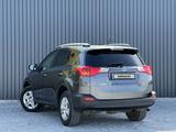 Toyota RAV4 2015 годаүшін11 200 000 тг. в Актобе – фото 3