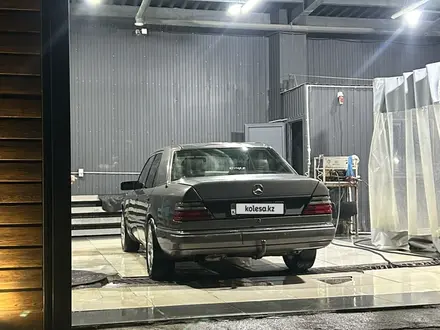 Mercedes-Benz E 220 1993 года за 1 700 000 тг. в Жезказган – фото 5