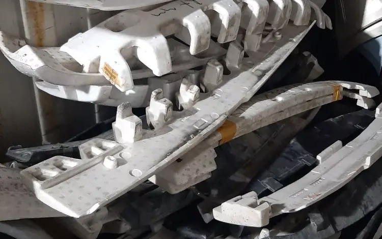 Пенопласт (абсорбер) переднего бампера rx350 al10 за 505 тг. в Алматы