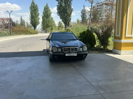 Mercedes-Benz E 320 2000 года за 5 500 000 тг. в Актау – фото 2