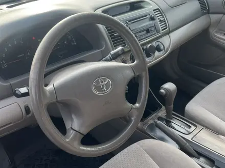 Toyota Camry 2002 года за 3 800 000 тг. в Атырау – фото 2