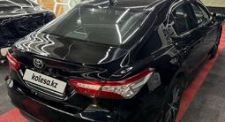 Toyota Camry 2021 года за 16 600 000 тг. в Алматы – фото 4