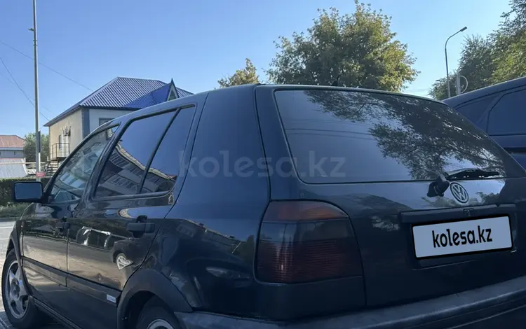 Volkswagen Golf 1994 годаfor1 700 000 тг. в Уральск