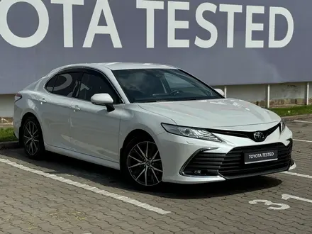 Toyota Camry 2022 года за 18 950 000 тг. в Алматы – фото 3