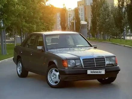 Mercedes-Benz E 300 1990 года за 4 999 900 тг. в Астана