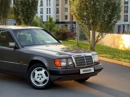 Mercedes-Benz E 300 1990 года за 4 999 900 тг. в Астана – фото 2