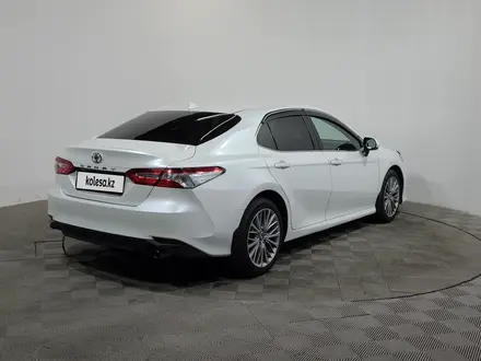 Toyota Camry 2020 года за 13 250 000 тг. в Алматы – фото 5