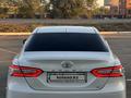 Toyota Camry 2018 года за 13 500 000 тг. в Уральск – фото 3