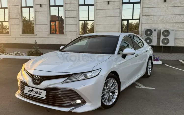 Toyota Camry 2018 года за 13 500 000 тг. в Уральск