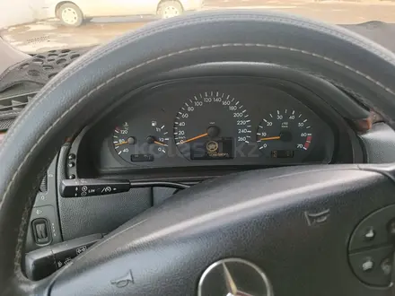 Mercedes-Benz E 320 2000 года за 4 650 000 тг. в Сарыозек – фото 6