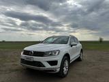 Volkswagen Touareg 2015 года за 13 500 000 тг. в Уральск – фото 2