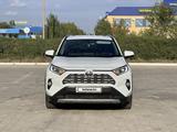 Toyota RAV4 2021 годаfor16 200 000 тг. в Актобе – фото 2