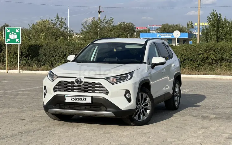 Toyota RAV4 2021 года за 16 000 000 тг. в Актобе