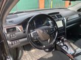 Toyota Camry 2014 года за 12 500 000 тг. в Актобе – фото 4