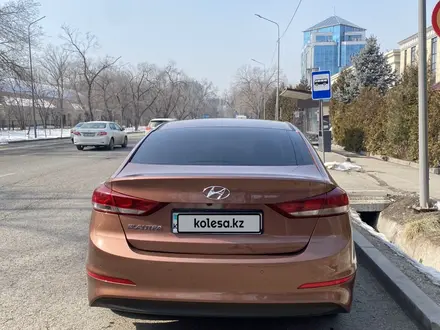 Hyundai Elantra 2018 года за 8 450 000 тг. в Алматы – фото 2