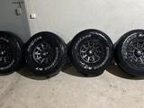 Комплект легкосплавных диски Fuel вместе с покрышками. за 300 000 тг. в Актау