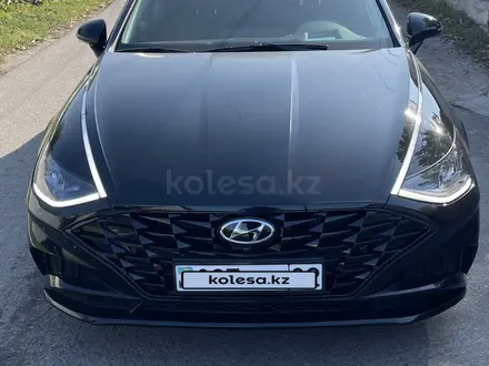 Hyundai Sonata 2023 года за 11 800 000 тг. в Алматы