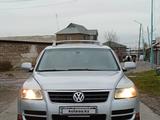 Volkswagen Touareg 2004 года за 4 250 000 тг. в Шымкент
