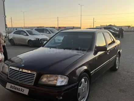 Mercedes-Benz C 180 1994 года за 1 500 000 тг. в Атырау