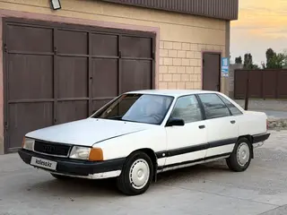 Audi 100
