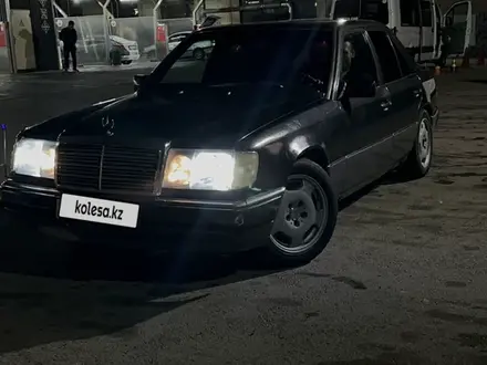 Mercedes-Benz E 230 1990 года за 1 300 000 тг. в Алматы