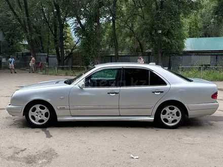 Mercedes-Benz E 240 1998 года за 2 200 000 тг. в Алматы – фото 2